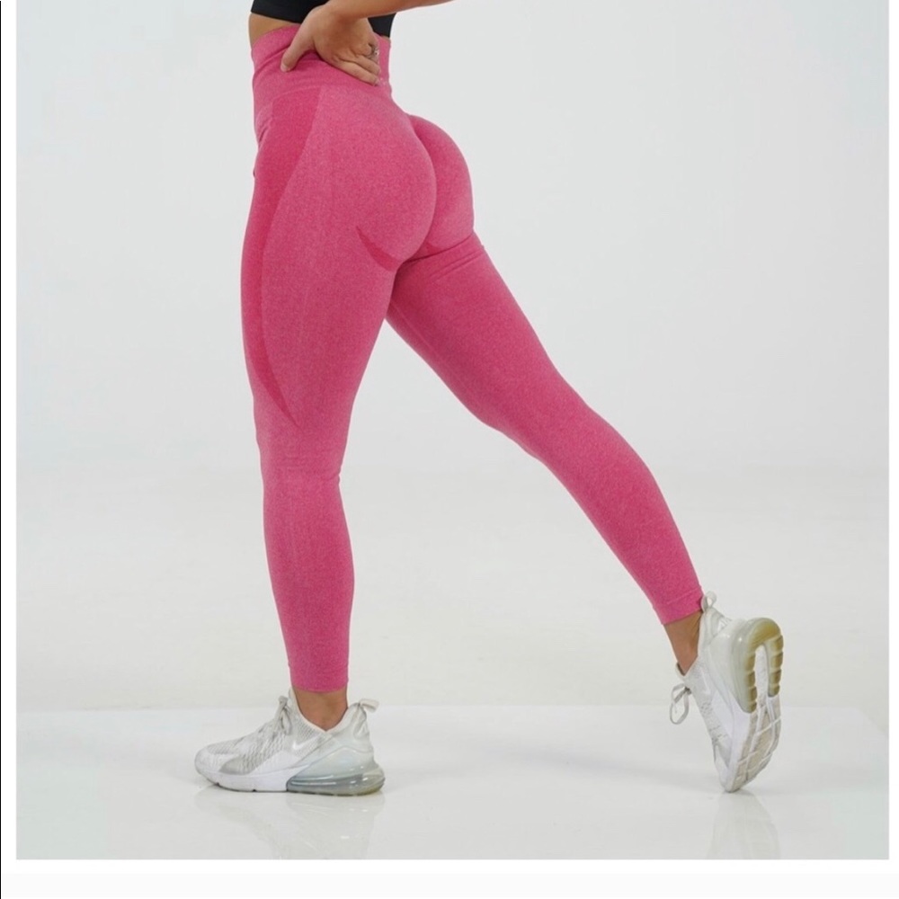 I’m LOOKING for nvgtn contour leggings size XS - Picture 3 of 3